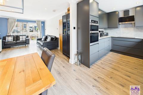 2 Church Close, Cliffe, Rochester, ME3 7UT