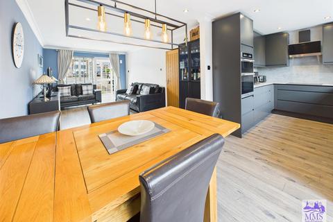 2 Church Close, Cliffe, Rochester, ME3 7UT