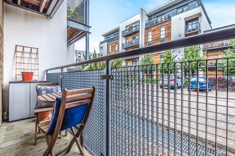 1 bedroom flat for sale, Scott Avenue, London, SW15