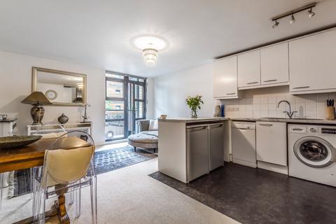 1 bedroom flat for sale, Scott Avenue, London, SW15