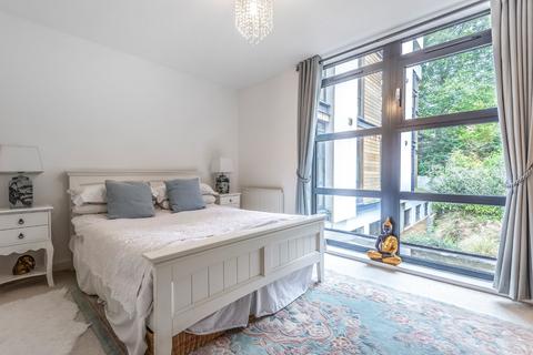 1 bedroom flat for sale, Scott Avenue, London, SW15