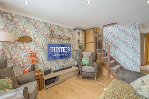 3 bedroom semi-detached house for sale, London Heights