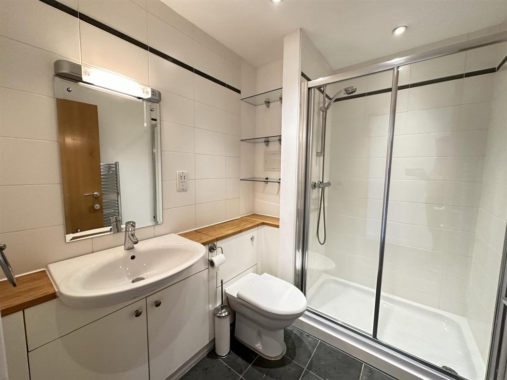 Bed 3 - ensuite shwr.JPEG