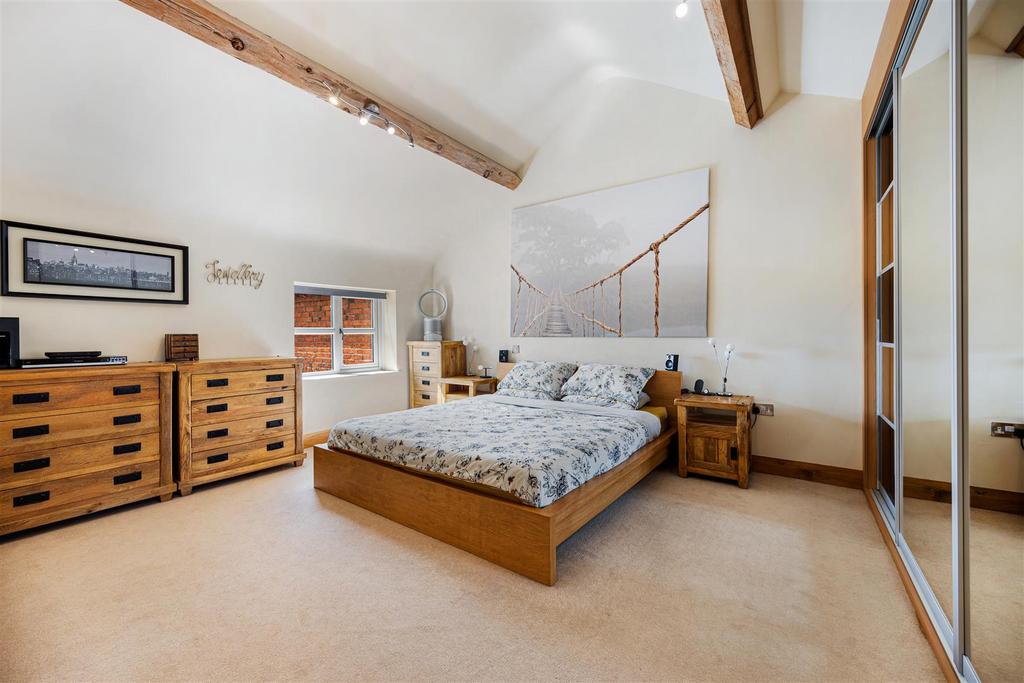 Principal bedroom
