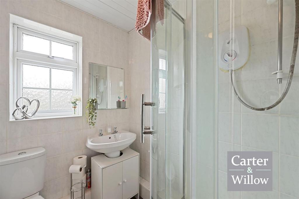 En suite shower