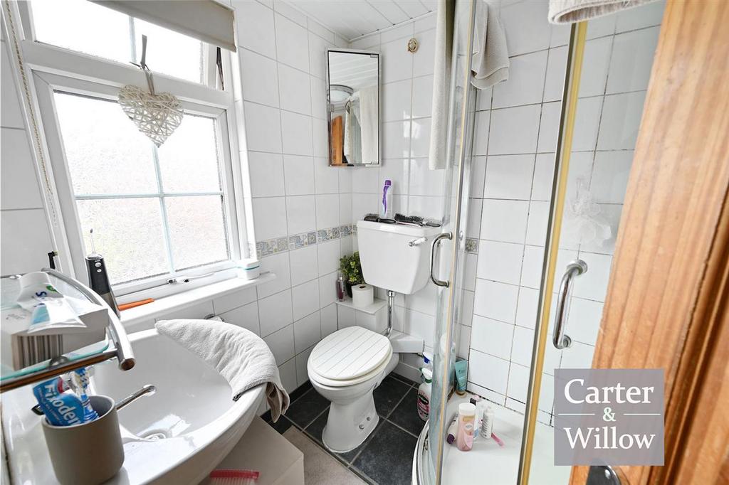 En suite shower