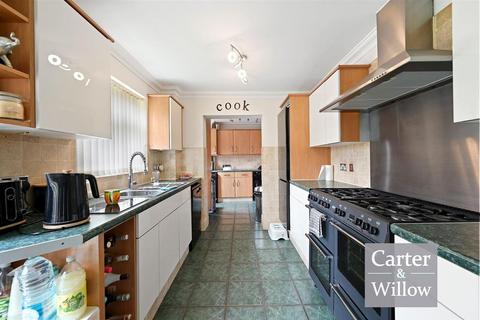 4 bedroom semi-detached house for sale, Burdetts Road, Dagenham, Essex