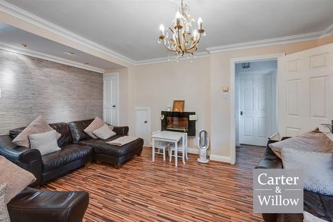 4 bedroom semi-detached house for sale, Burdetts Road, Dagenham, Essex