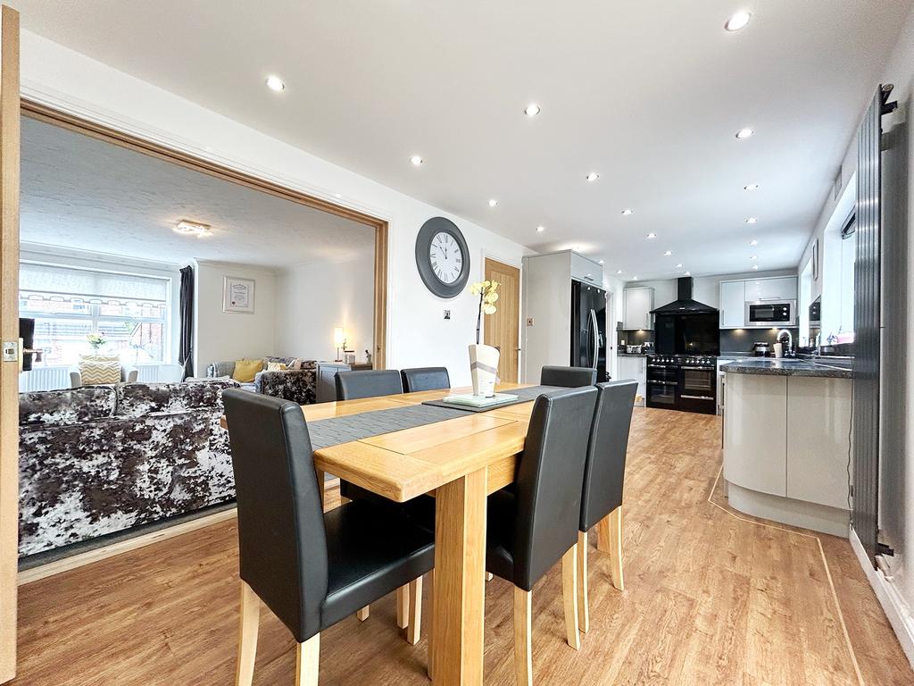Kitchen / dining