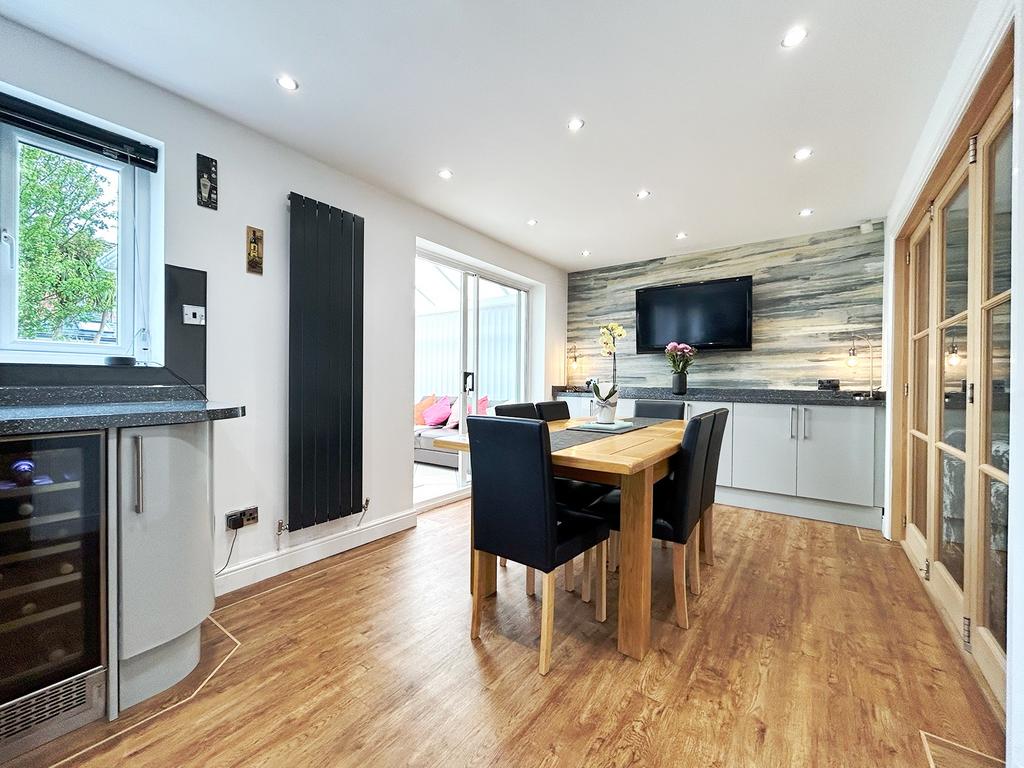Kitchen / dining