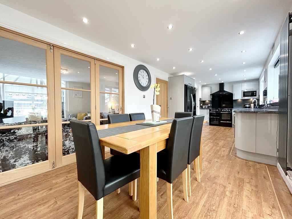 Kitchen / dining