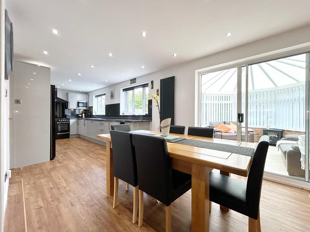 Kitchen / dining