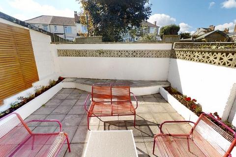 4 bedroom house to rent, Clovelly Close, Bristol BS5