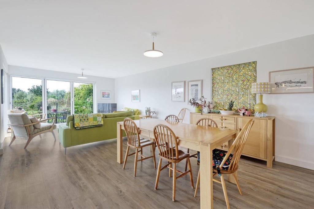 Dining/Lounge