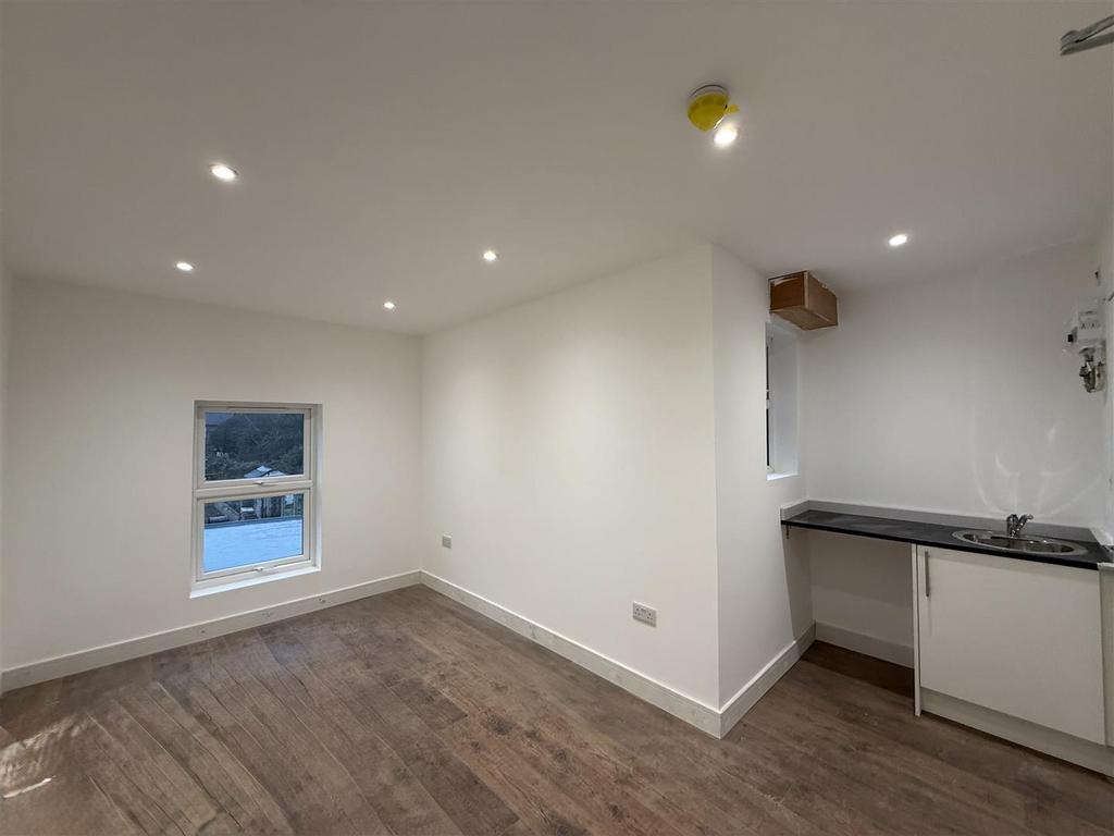 Belgrave Road, Slough 1 bed in a house share - £875 pcm (£202 pw)