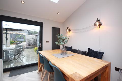 17 Cleuch Gardens, Clarkston, Glasgow, G76 7QD