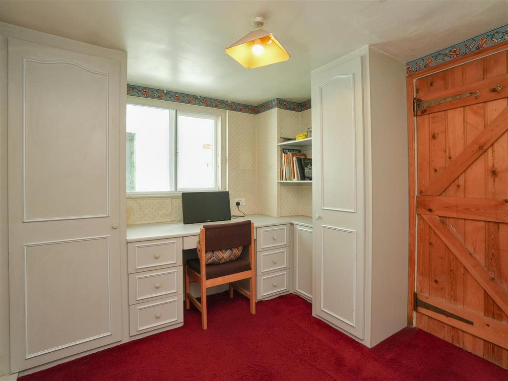 Bedroom / Study