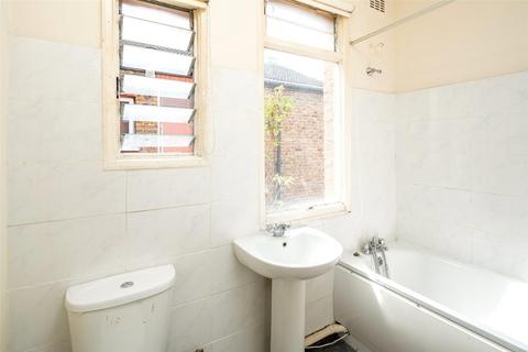 2 bedroom flat for sale, Elmhurst Road, Tottenham, London, N17