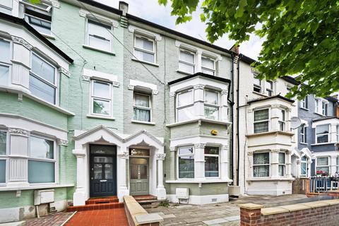 3 bedroom flat for sale, Carlingford Road, London, London, N15