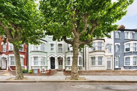 3 bedroom flat for sale, Carlingford Road, London, London, N15