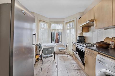 3 bedroom flat for sale, Carlingford Road, London, London, N15