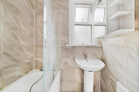 3 bedroom flat for sale, Carlingford Road, London, London, N15