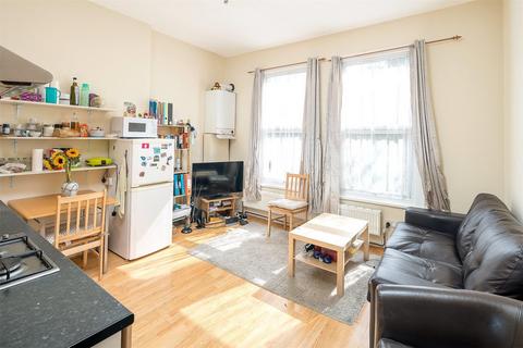 1 bedroom flat for sale, Belmont Road - Flat D, Turnpike Lane, London, N15