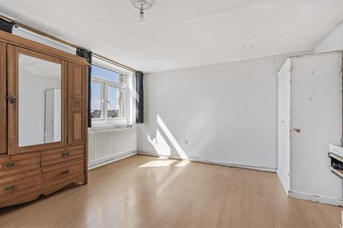 2 bedroom apartment for sale, Bensham Manor Road, Thornton Heath, CR7