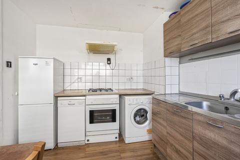 2 bedroom apartment for sale, Bensham Manor Road, Thornton Heath, CR7