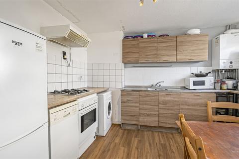 2 bedroom apartment for sale, Bensham Manor Road, Thornton Heath, CR7