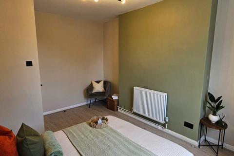 1 bedroom flat to rent, Sterndale Road, London