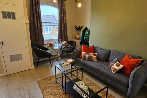 1 bedroom flat to rent, Sterndale Road, London