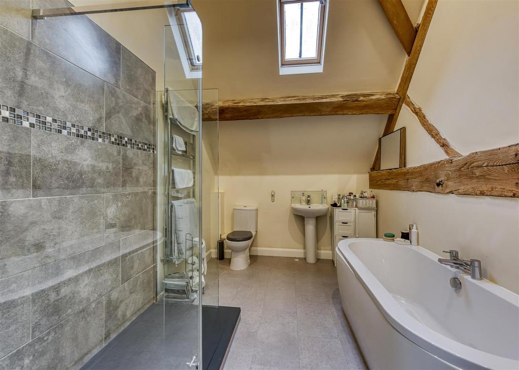 Dog Leg Barn-bed1 ensuite.jpg