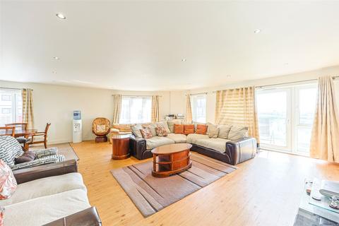 3 bedroom apartment for sale, Heritage Avenue, Beaufort Park, Colindale, NW9