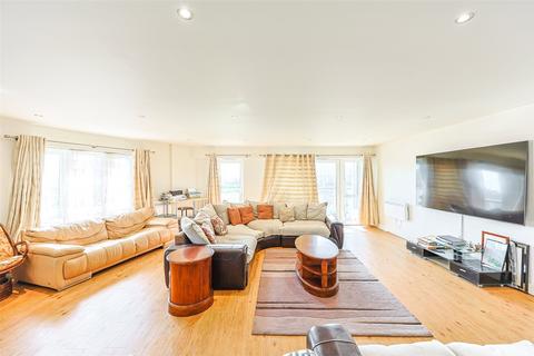 3 bedroom apartment for sale, Heritage Avenue, Beaufort Park, Colindale, NW9