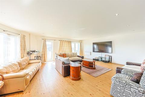 3 bedroom apartment for sale, Heritage Avenue, Beaufort Park, Colindale, NW9
