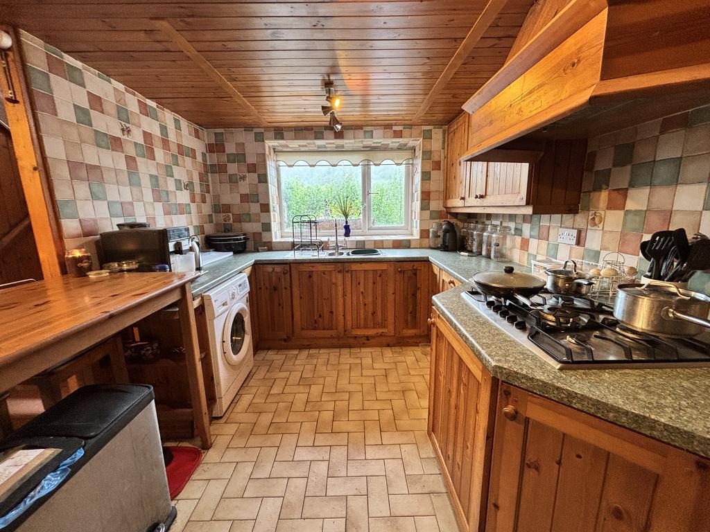 Kitchen/ Dining Room