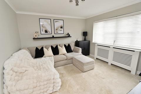4 bedroom semi-detached house to rent, Oates Road, Essex, RM5
