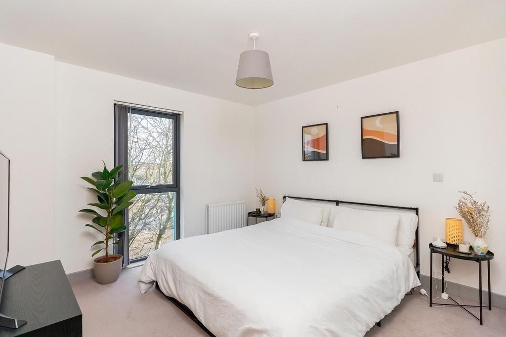 4 P5 W4 AV - Bedroom E.jpg