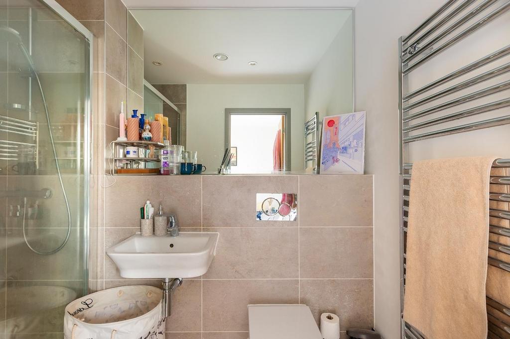 4 P5 W4 AV - Ensuite A.jpg