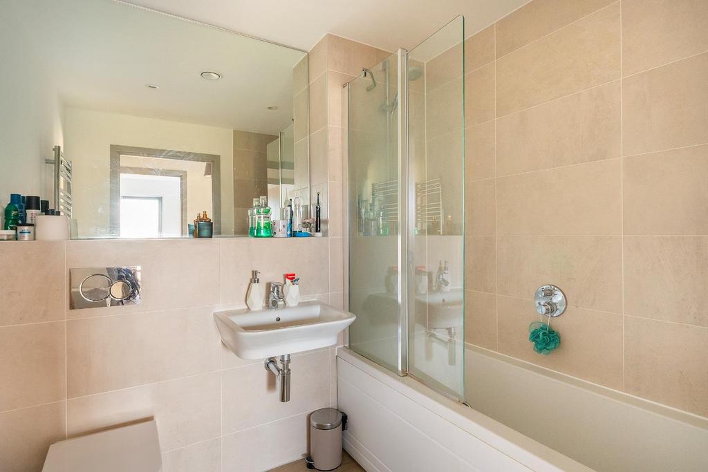 4 P5 W4 AV - Bathroom A.jpg
