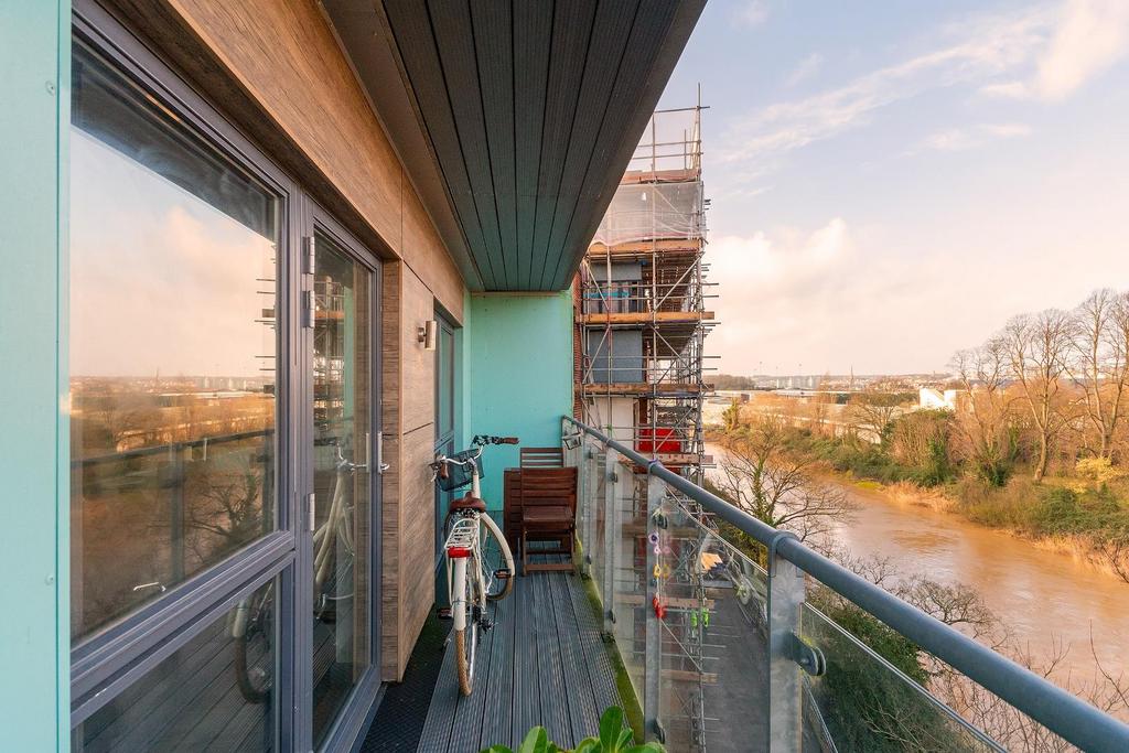 4 P5 W4 AV - Balcony C.jpg