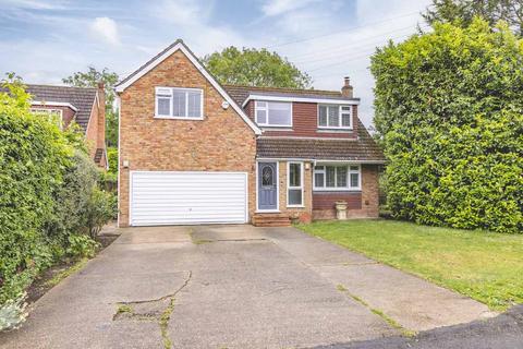 36 The Avenue, Wraysbury, Staines, TW19 5HA