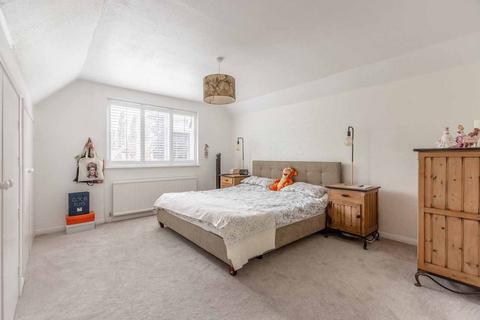36 The Avenue, Wraysbury, Staines, TW19 5HA