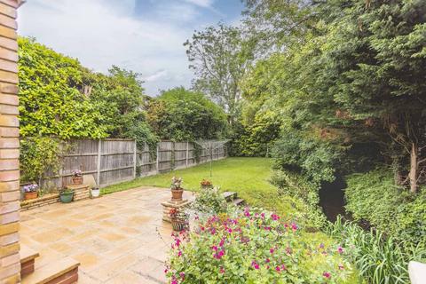 36 The Avenue, Wraysbury, Staines, TW19 5HA
