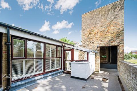 Combe Mews, London