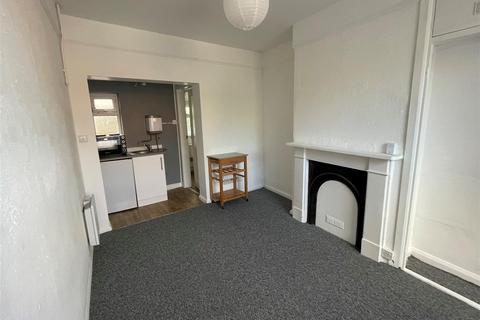 Studio to rent, Foster Hill Road, Bedford