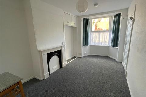 Studio to rent, Foster Hill Road, Bedford