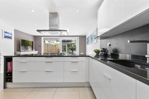 15 Railway Side, London, SW13 0PN