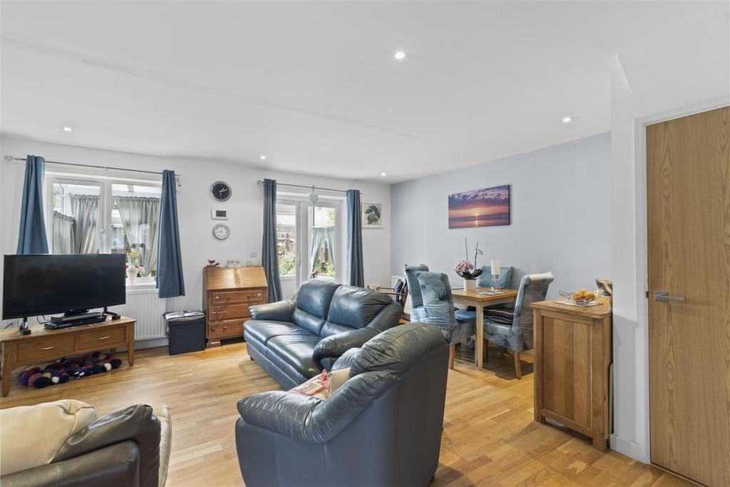 Lounge/Dining Room